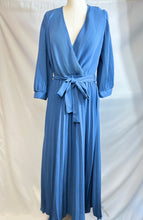 Load image into Gallery viewer, Jaimee Black or Blue 3/4 Sleeves Maxi Pleated Dress