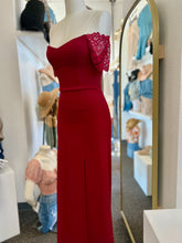Load image into Gallery viewer, kay Burgundy or Black Long Off The Shoulders Laced Sleeves Dress