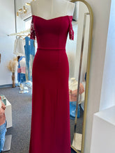 Load image into Gallery viewer, kay Burgundy or Black Long Off The Shoulders Laced Sleeves Dress