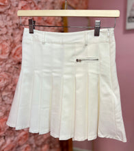 Load image into Gallery viewer, Paulina Pleated Skirt with Silver Tone Chain