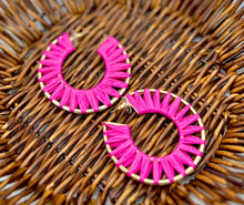Load image into Gallery viewer, Daysy Raffia Hoop Push Back Earrings