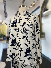 Load image into Gallery viewer, Vanessa Plus Size Leaf White and Blue 2 Piece Pants