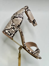 Load image into Gallery viewer, Paulina Sleek Appeal Chunky Heel
