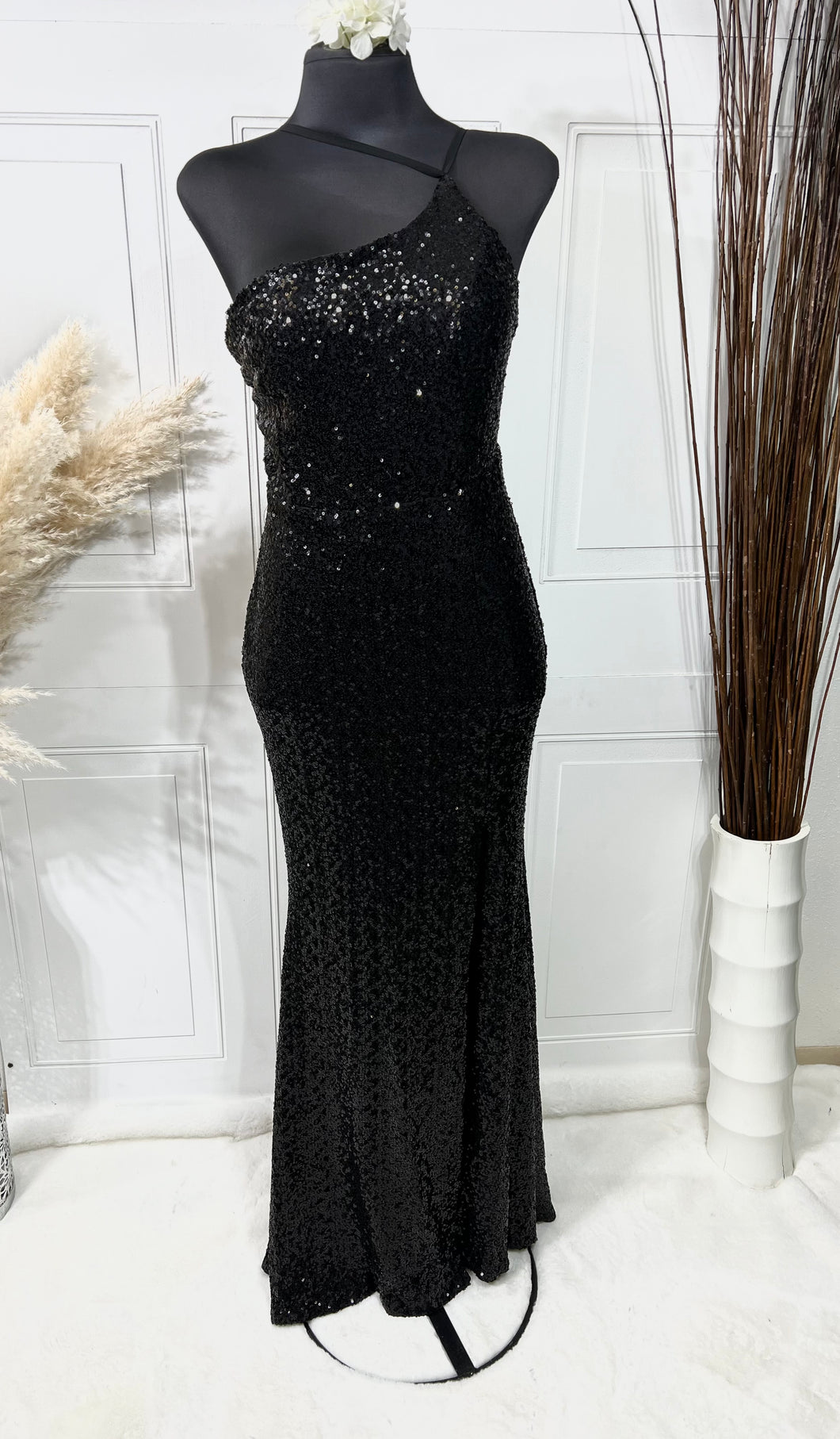 Alexis Black One-Shoulder Mermaid Formal/Prom Sequins Dress Vianney's Closet Alexis Black One-Shoulder Mermaid Formal/Prom Sequins Dress Vianney's Closet