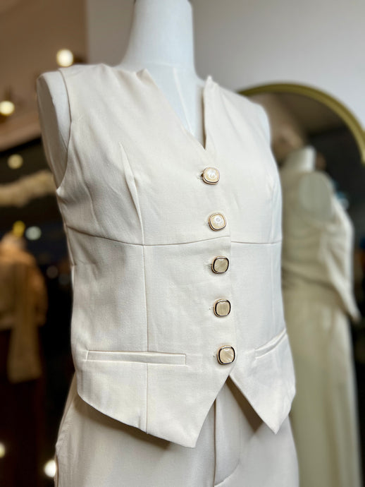 DAHLILA TWO-PIECE IVORY BUTTONED SET