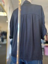 Load image into Gallery viewer, Zadi Short Sleeve Buttoned Top