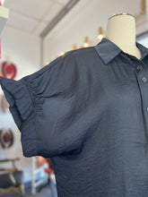 Load image into Gallery viewer, Zadi Short Sleeve Buttoned Top