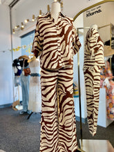 Load image into Gallery viewer, Zena Brown Satin Pant Set