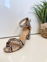 Load image into Gallery viewer, Paulina Sleek Appeal Chunky Heel