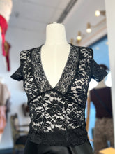 Load image into Gallery viewer, Pamela V-Neck Lace Short Sleeve Top