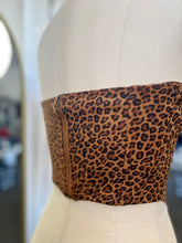 Load image into Gallery viewer, Donatella Leopards Print Strapless Crop Top Back Zipper