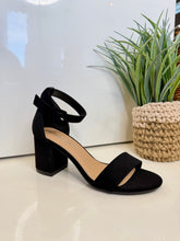 Load image into Gallery viewer, Paulina Sleek Appeal Chunky Heel