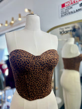 Load image into Gallery viewer, Donatella Leopards Print Strapless Crop Top Back Zipper