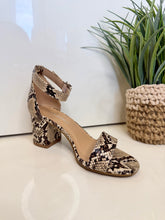 Load image into Gallery viewer, Paulina Sleek Appeal Chunky Heel