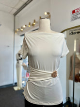 Load image into Gallery viewer, Evelyn Stretchy of the Shoulder Front Detail, Gold Heart