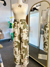 Load image into Gallery viewer, Tiffany Multifloral Fresh Flowy Pants
