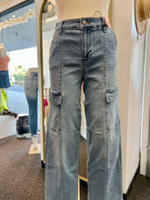 Load image into Gallery viewer, Sondra Wide Leg Light Wash Denim Cargo Jeans