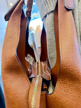 Load image into Gallery viewer, Savinne Faux Leather Tote Handbag Zipper Closure