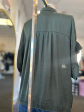 Load image into Gallery viewer, Zadi Short Sleeve Buttoned Top