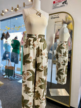 Load image into Gallery viewer, Tiffany Multifloral Fresh Flowy Pants