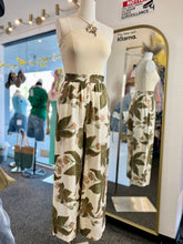 Load image into Gallery viewer, Tiffany Multifloral Fresh Flowy Pants