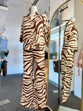 Load image into Gallery viewer, Zena Brown Satin Pant Set