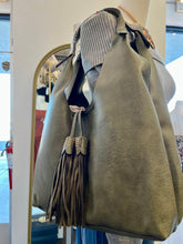 Load image into Gallery viewer, Savinne Faux Leather Tote Handbag Zipper Closure