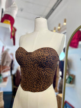 Load image into Gallery viewer, Donatella Leopards Print Strapless Crop Top Back Zipper