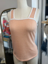 Load image into Gallery viewer, CLEARANCE Paulin Peach Jacquard Two Tone Sleeveless Top