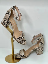 Load image into Gallery viewer, Paulina Sleek Appeal Chunky Heel