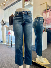Load image into Gallery viewer, Evelynn High Rise Straight Stretchy Jeans Chewed Hem