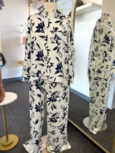 Load image into Gallery viewer, Vanessa Plus Size Leaf White and Blue 2 Piece Pants