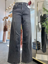 Load image into Gallery viewer, Linette Black Wide Leg Jeans