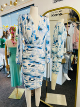 Load image into Gallery viewer, Mariah Floral Blue Rushed Long Sleeve Short Dress