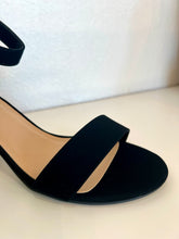 Load image into Gallery viewer, Paulina Sleek Appeal Chunky Heel