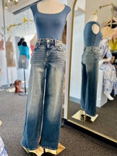 Load image into Gallery viewer, Helen High rise Stretchy Denim Jean