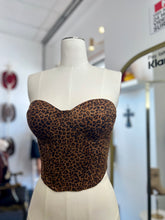 Load image into Gallery viewer, Donatella Leopards Print Strapless Crop Top Back Zipper