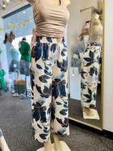 Load image into Gallery viewer, Tiffany Multifloral Fresh Flowy Pants