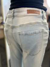 Load image into Gallery viewer, Susan Distressed Denim Ankle Skinny Jeans