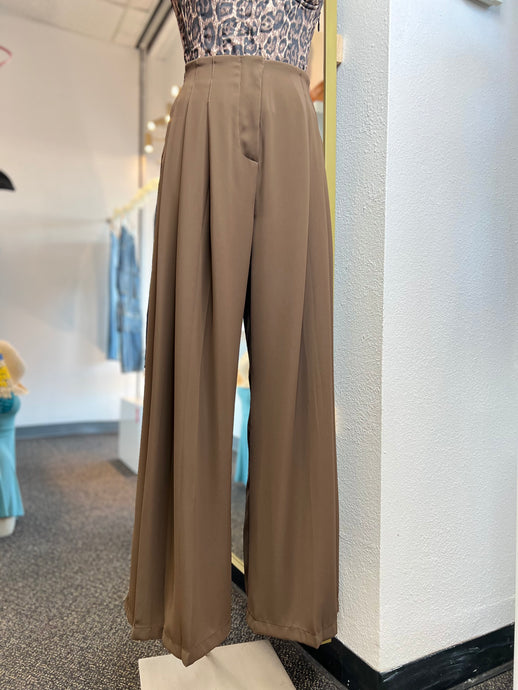 Verenice Chocolate Pleated Trousers