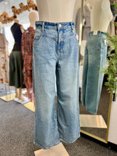 Load image into Gallery viewer, Isidora Medium Denim Blue Baggy Jeans