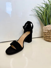 Load image into Gallery viewer, Paulina Sleek Appeal Chunky Heel