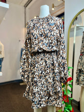 Load image into Gallery viewer, Coraline Plus Foliage Print Long Sleeve Asymmetrical Dress