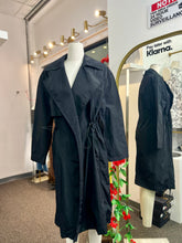 Load image into Gallery viewer, Gilda Black Oversized Wind Breaker