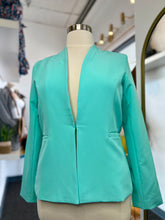 Load image into Gallery viewer, Brianda Curvy Blazer