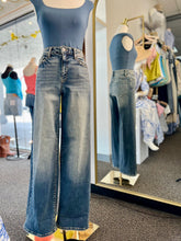 Load image into Gallery viewer, Helen High rise Stretchy Denim Jean