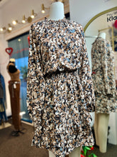 Load image into Gallery viewer, Coraline Plus Foliage Print Long Sleeve Asymmetrical Dress