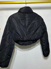 Load image into Gallery viewer, Gracia Black Puffer Cropped Jacket