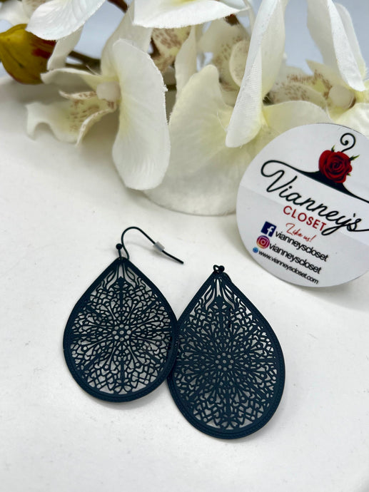 Payton Black Dangle Drops Fishhook Earring