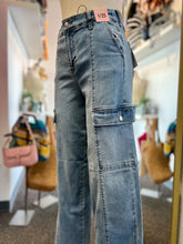 Load image into Gallery viewer, Sondra Wide Leg Light Wash Denim Cargo Jeans